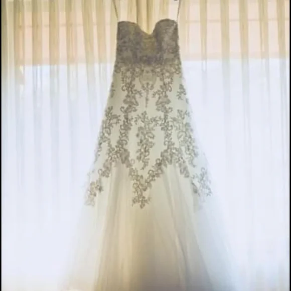 Jewel by David’s Bridal. Beautiful wedding dress!!! Off-white size 6. - Picture 2 of 6